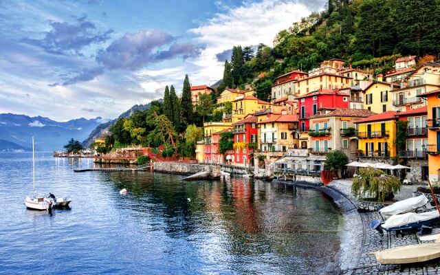 Browse villas and holiday homes in Lake Como