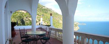 Click for more pictures of Villa Angiolina