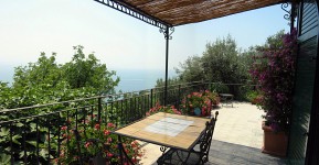 Click for more pictures of Villa Albarosa B
