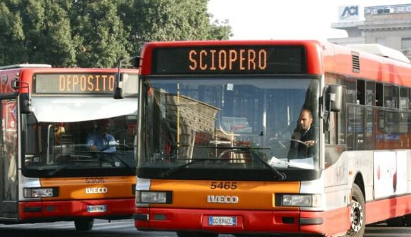 public transport strike Marche