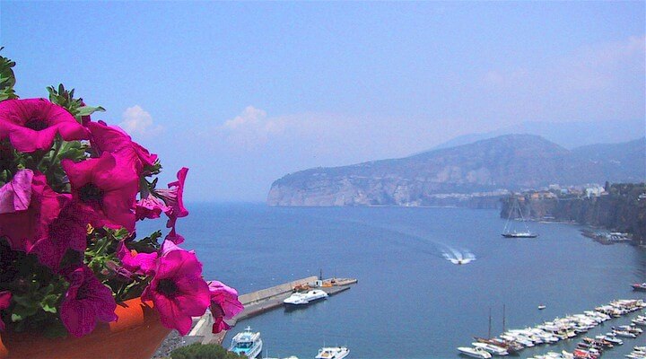 Browse villas and holiday homes in Sorrento Coast