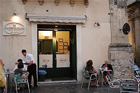 Cafe sicilia noto hi-res stock photography and images - Alamy