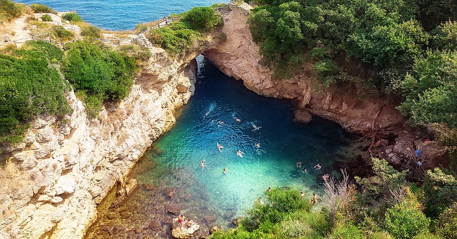 Bagni Della Regina Giovanna Beach In Sorrento Coast Italy