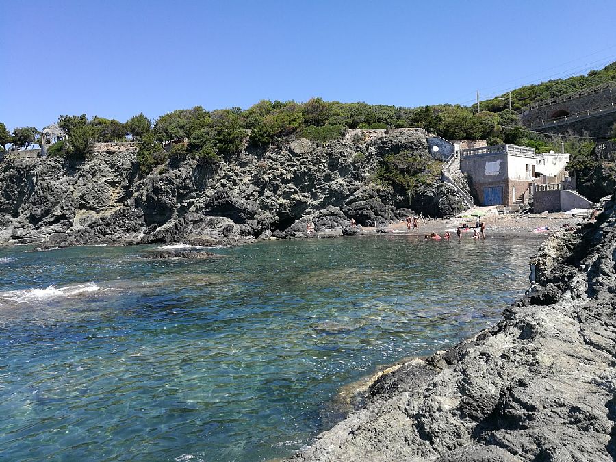 La Forbice Beach