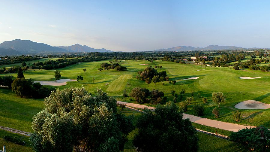 Golf Club Is Molas